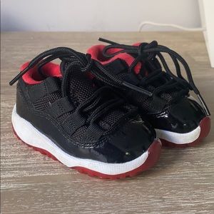 Jordan 11 Infant - Black & Red
